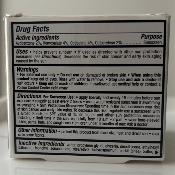 Neutrogena Triple Age Repair Daily Facial Moisturizer with SPF 25 Sunscreen - Picture 7 of 14